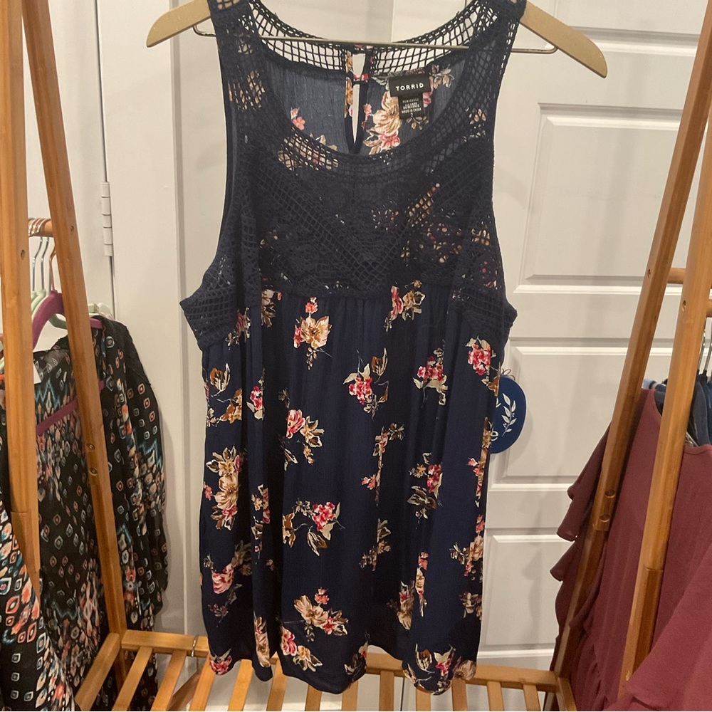 Torrid blue floral crochet front blouse top. Size 2X